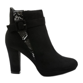 Bottes noires sur le poteau avec éco-daim Lysianassa le noir