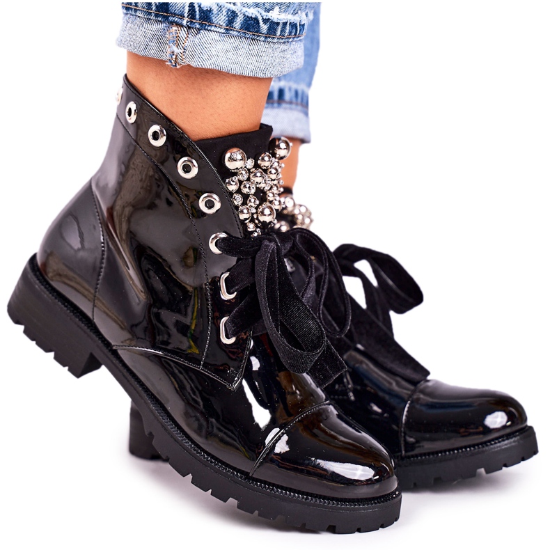MSMG Bottines chaudes femme avec perles métallisées et ruban, laquées Perla le noir