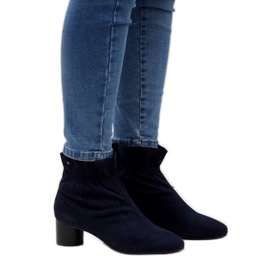 Boots en daim bleu marine sur le poteau JM5512M