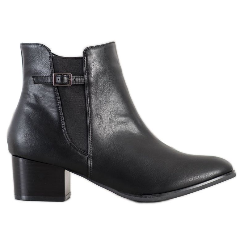 Kylie Bottes sur un poste bas le noir