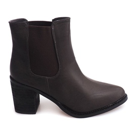 Bottes Sur Un Poteau F024 Gris
