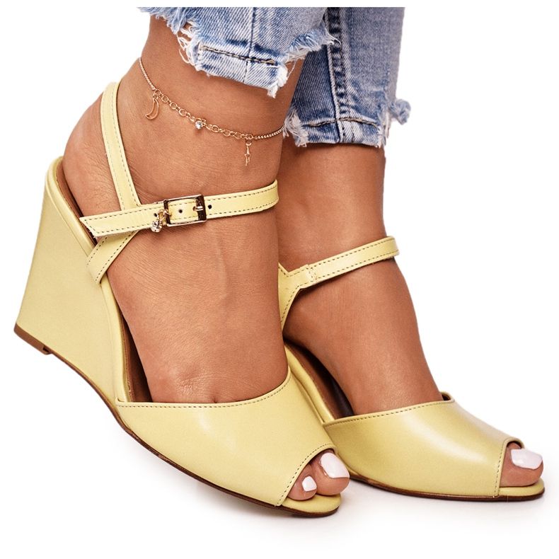 Sandales Compensées En Daim Laura Messi 2253 Jaune