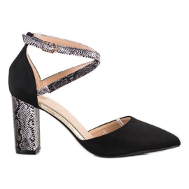 S. BARSKI Escarpins élégants sur un pilier noir