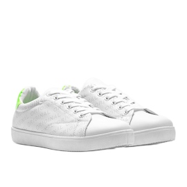 Baskets blanches classiques de Kaylah