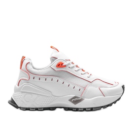 Les baskets de sport blanches d'Ericka Les baskets de sport blanches d'Ericka