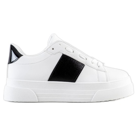 SHELOVET Baskets avec cuir écologique sur la plate-forme blanc