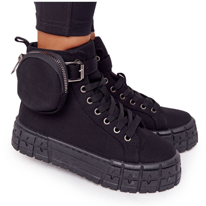 Sneakers pour femmes sur une plate-forme avec du pop-corn noir de rein le noir