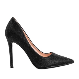 Escarpins noirs brillants sur le talon aiguille de Lily le noir