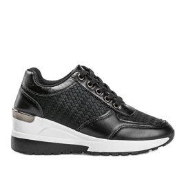 Baskets noires brillantes sur le coin Mara le noir