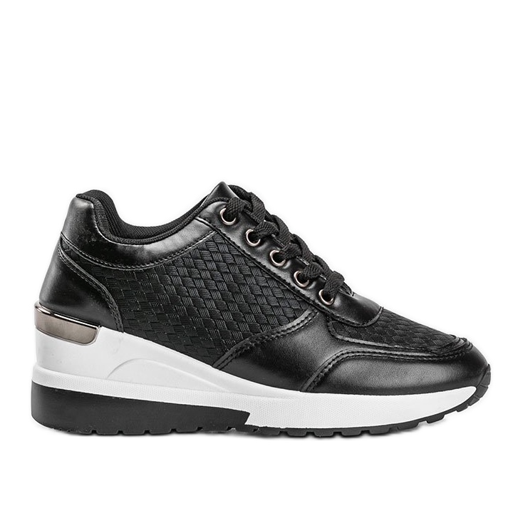 Baskets noires brillantes sur le coin Mara le noir