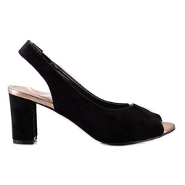 Evento Sandales en daim sur un bar noir