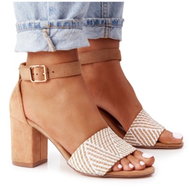 EVE Sandales lune de miel marron clair avec tressé sur une barre beige blanc