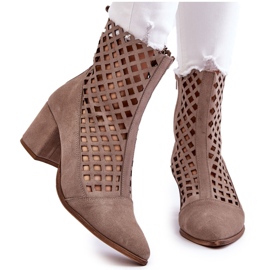 Bottes Ajourées En Daim Sur Talon Haut Nicole 2638 Cappuccino beige