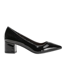 Escarpins noirs laqués sur le bloc Eden