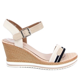 Sandales beiges sur talon compensé A89832 Beige