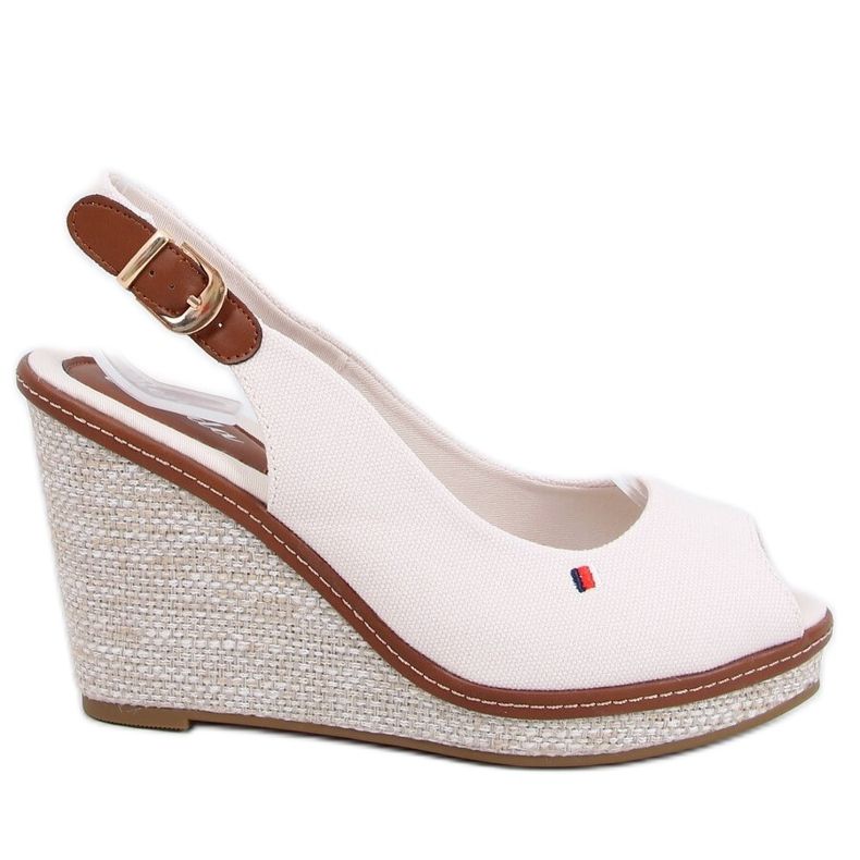 Sandales sur un coin beige BL-71 Beige