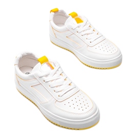 Baskets de sport blanches et jaunes de Maggie