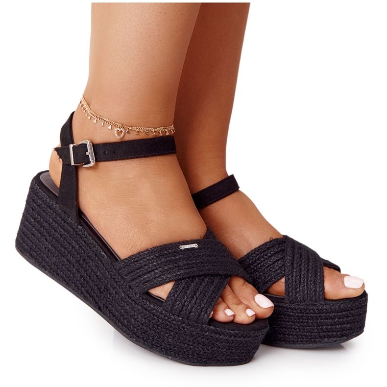 Sandales noires sur un coin avec une tresse Big Star FF274762 le noir