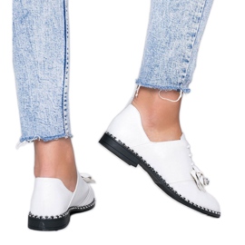 Chaussures blanches brillantes avec un nœud Lost Stars Chaussures blanches brillantes avec un nœud Lost Stars