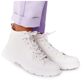 Baskets Trissy Femme Blanches En Cuir Sur Grande Semelle Baskets Trissy Femme Blanches En Cuir Sur Grande Semelle