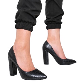 Escarpins noirs sur un montant avec un motif peau de serpent This Way le noir