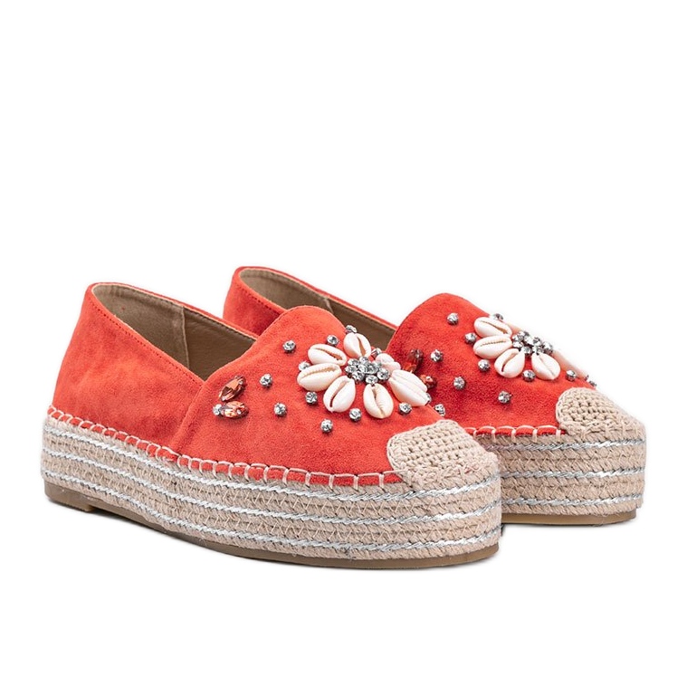 Espadrilles orange sur la semelle épaisse de Mme Nicki