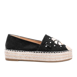 Espadrilles noires sur la semelle épaisse de Mme Nicki