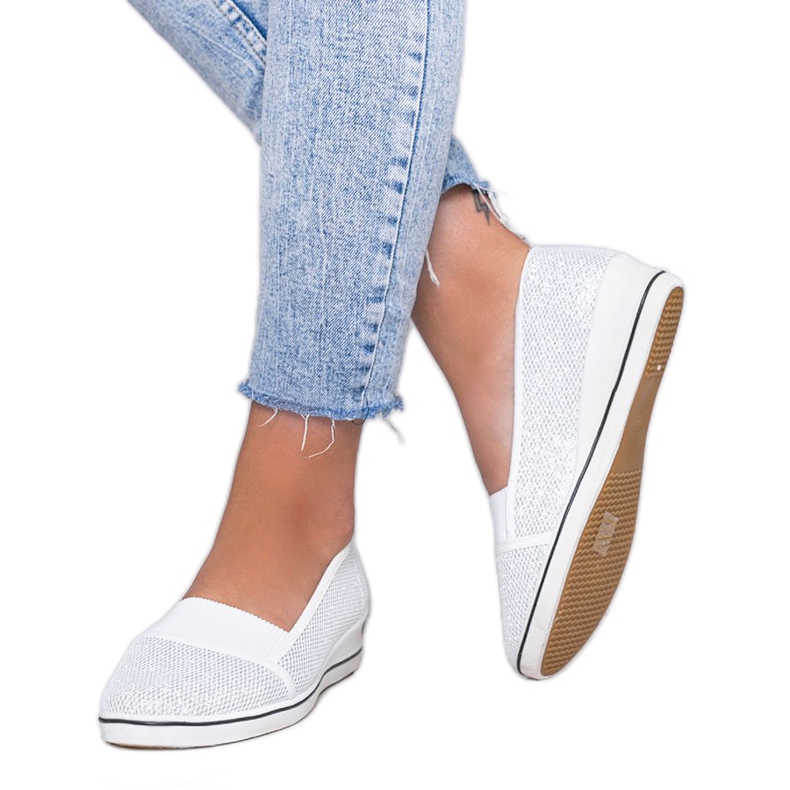 Ballerines blanches brillantes sur le talon compensé Glam Star