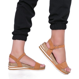 Sandales camel sur un talon bas Leah brun