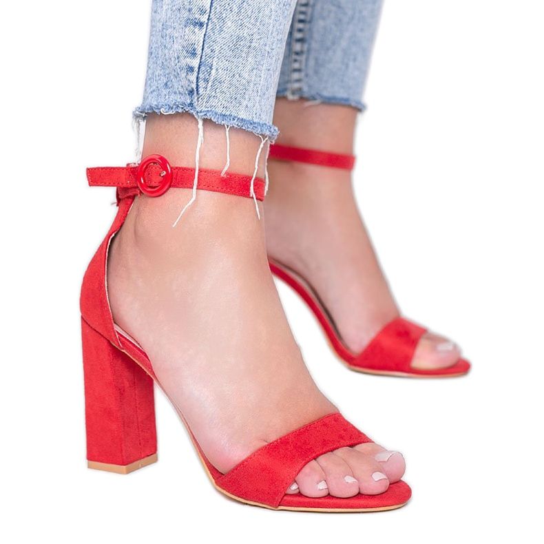 Sandales rouges sur le poste Penelope