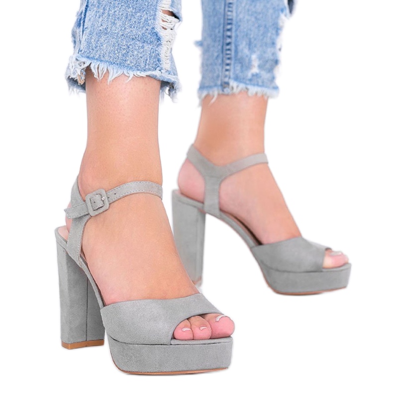 Sandales grises sur la plateforme LaBamba