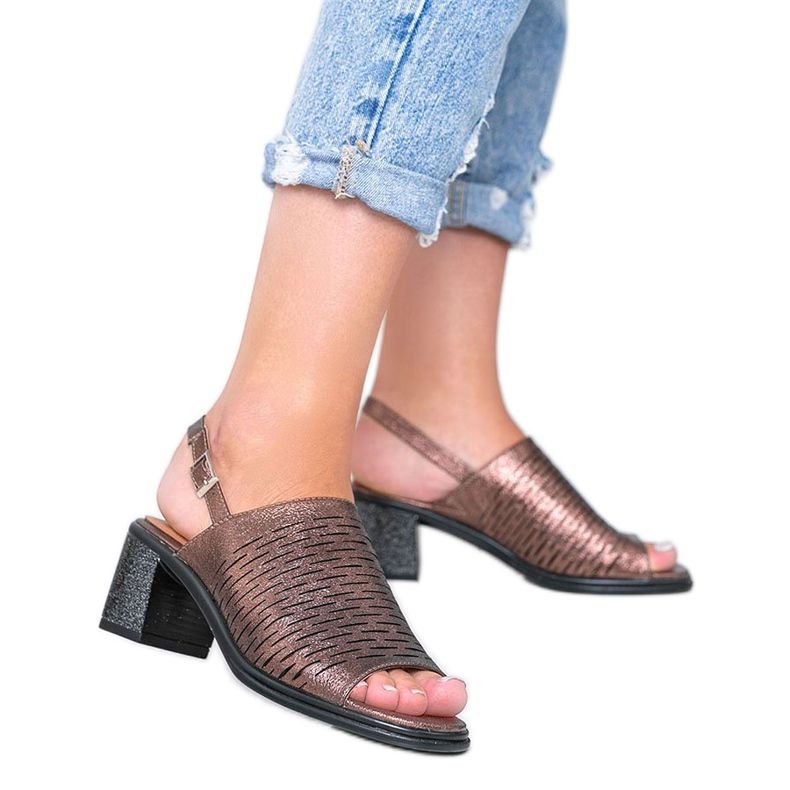 Sandales métallisées marron sur le poteau Cusi brun Sandales métallisées marron sur le poteau Cusi brun