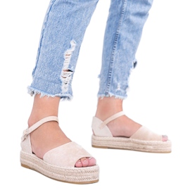 Sandales beiges sur la plateforme Pearl River