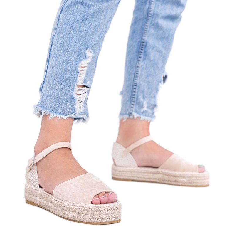 Sandales beiges sur la plateforme Pearl River