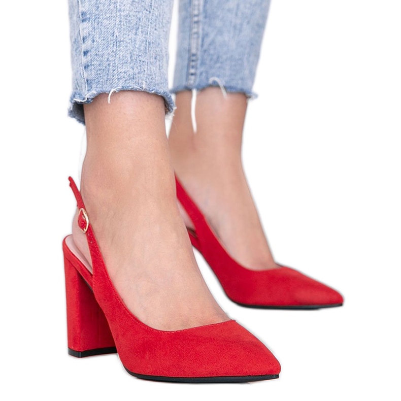 Escarpins rouges sur le poste Pho