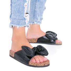Chaussons noirs avec un nœud de Norris le noir