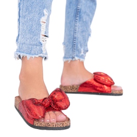 Chaussons rouges avec un nœud Norris