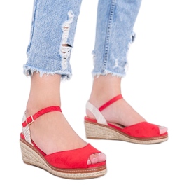 Espadrilles rouges sur le talon compensé Heis