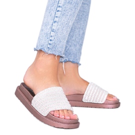 Chaussons Trisha en or rose richement décorés Chaussons Trisha en or rose richement décorés