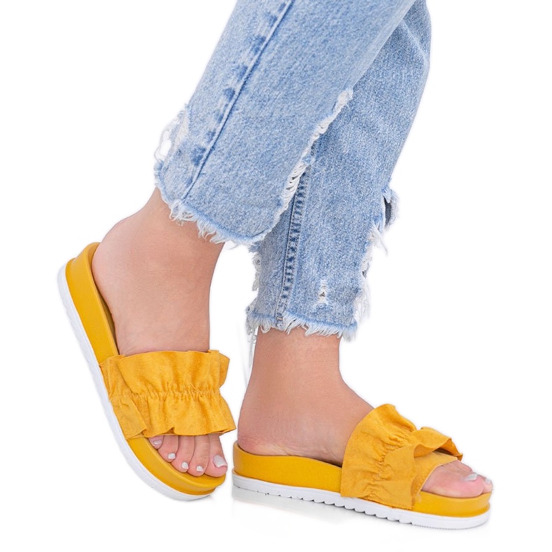 Pantoufles Samantha à volants moutarde jaune