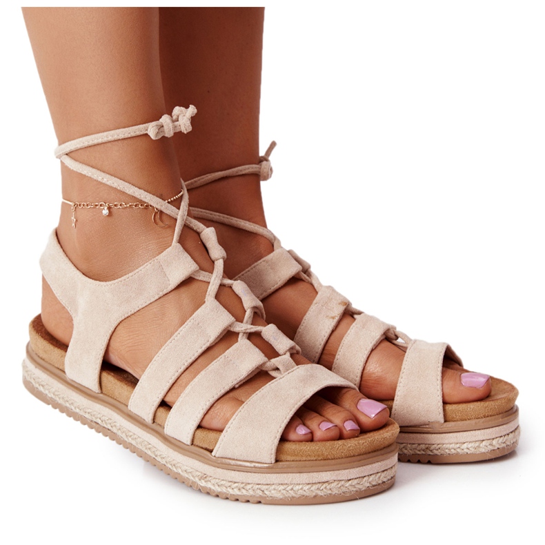 Sandales nouées sur une plate-forme de Santorin beige