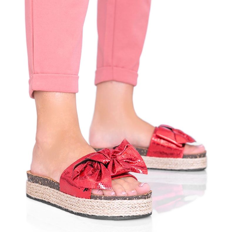 Chaussons Columbia rouges avec un nœud Chaussons Columbia rouges avec un nœud