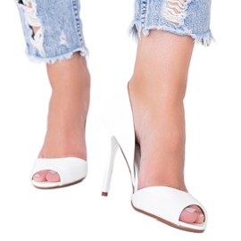 Escarpins blancs sur un talon Joliette blanche