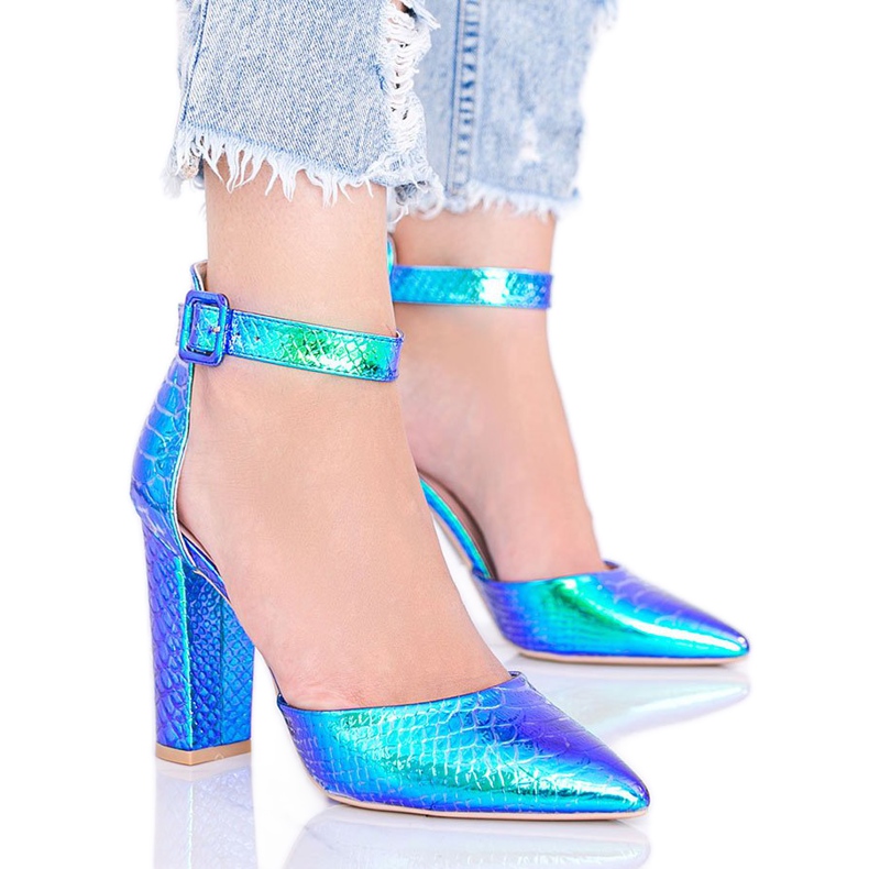 Escarpins bleus holographiques sur le post Ashley