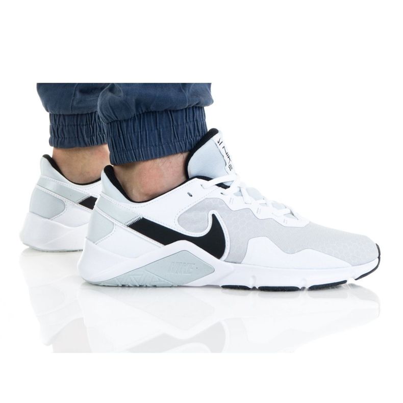 Chaussure Nike Legend Essential 2 M CQ9356-002 blanche le noir