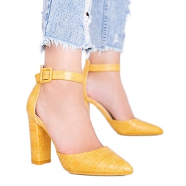 Escarpins moutarde sur tige au motif peau de crocodile Glamour jaune