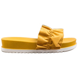 SHELOVET Chaussons moutarde sur le quai jaune