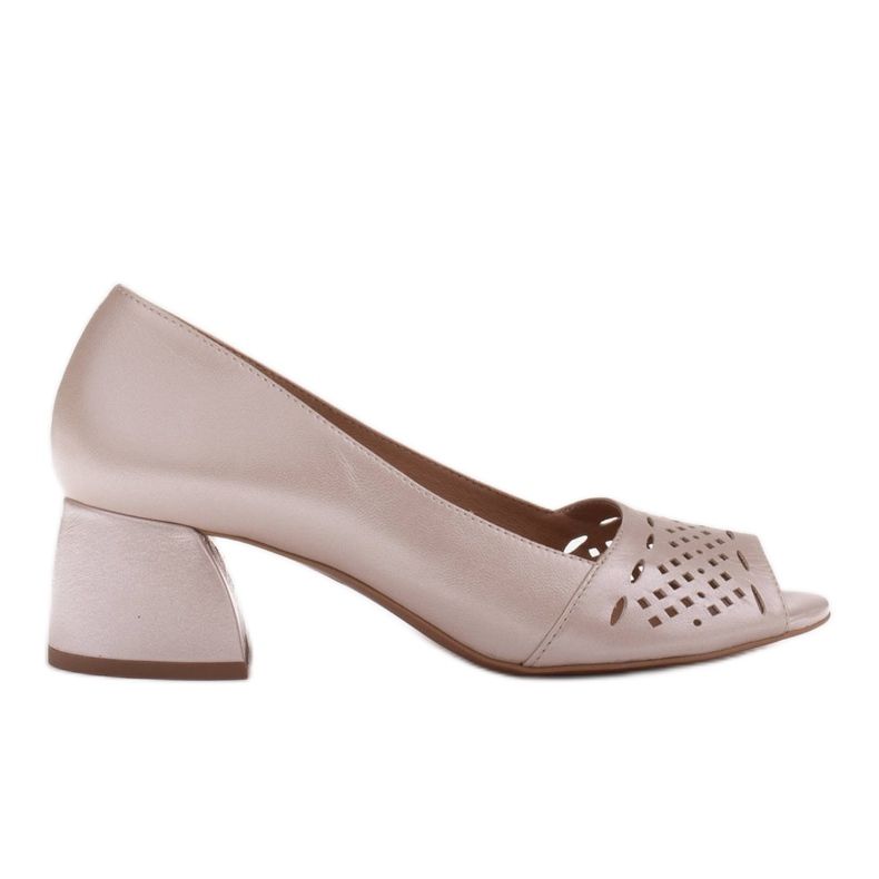Marco Shoes Escarpins dorés à devant perforé décoratif d'or
