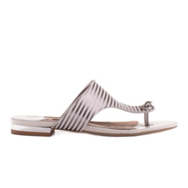 Marco Shoes Sandales plates laquées et talon métallisé blanc argent