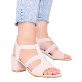 Sandales beiges sur pied Forte bas